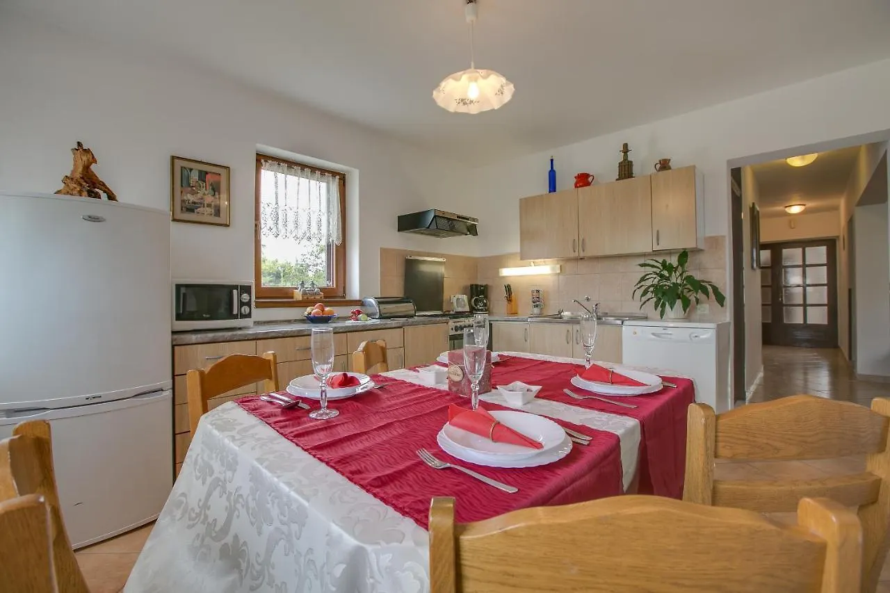 Apartment Sara, Village Stinjan  Pula