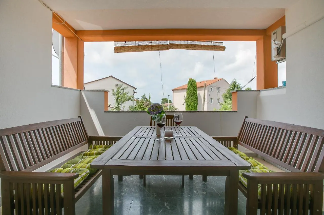 Apartment Sara, Village Stinjan Croatia