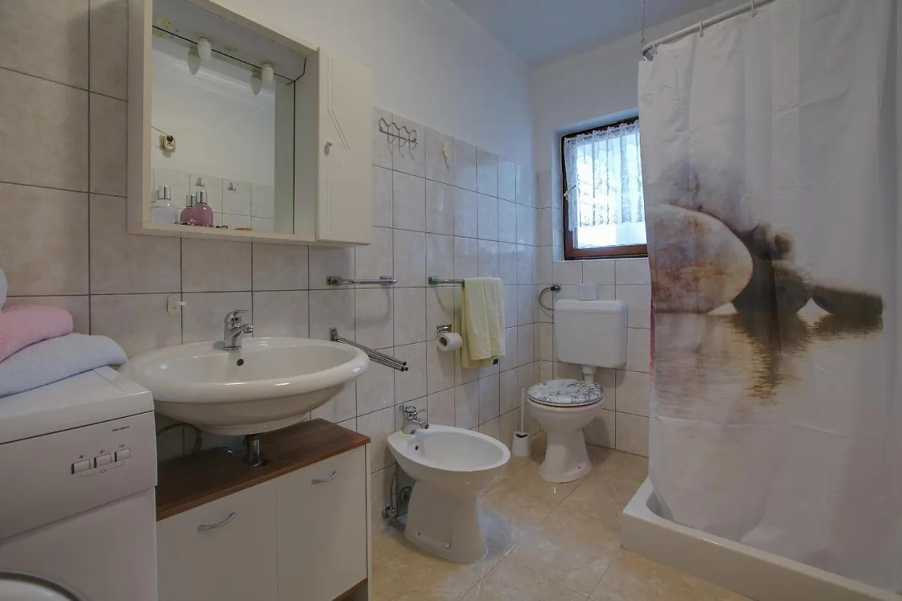 Apartment Sara, Village Stinjan