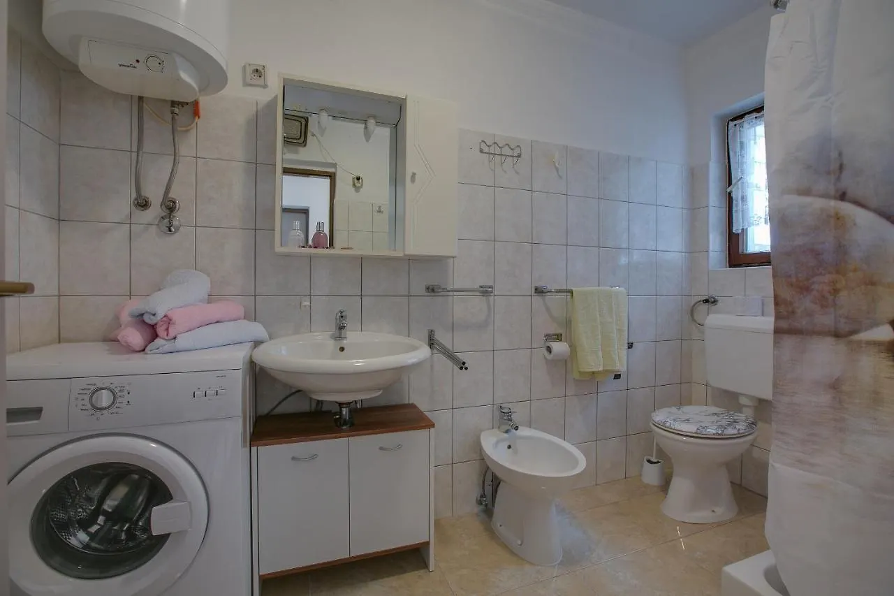 Apartment Sara, Village Stinjan